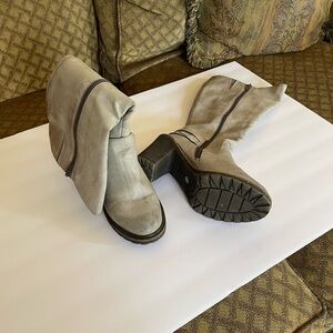 Grey with heel zipper boots